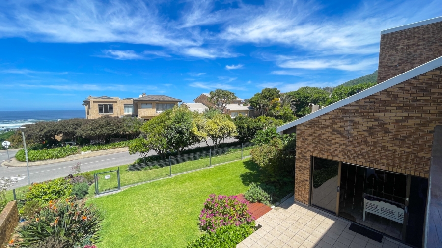 5 Bedroom Property for Sale in Glentana Western Cape